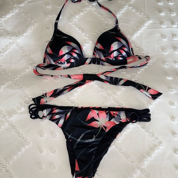 Roxy Other - Roxy Tropical Black and Pink Bikini Set Small Top Medium Bottoms